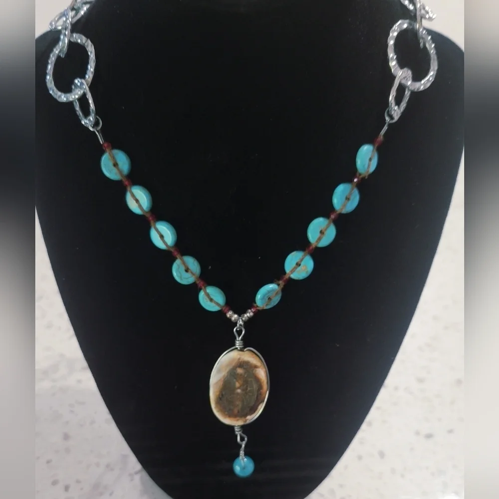 ✨ Turquoise Colored Beaded Necklace with Silver Chain & Pendant ✨ - Picture 1 of 5